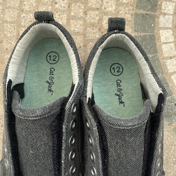 Cat and jack size 12 gently worn shoes - Picture 3 of 6